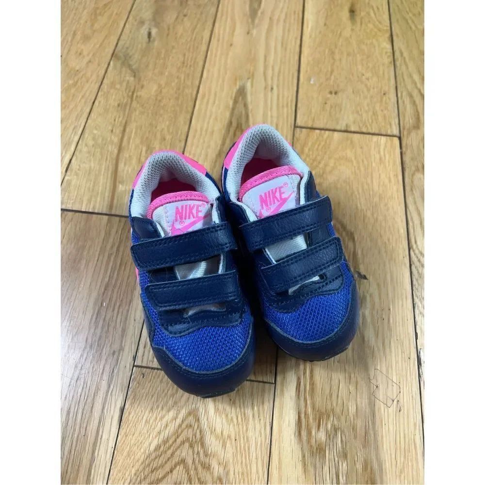 Nike Girls Childs Tennis Shoes Size 6C